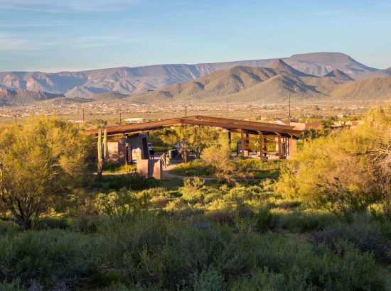 DESERT HILLS IN PHOENIX ARIZONA VIEWS FROM TRAILHEAD