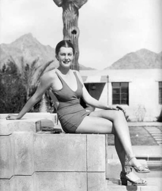 WOMAN AT THE ARIZONA BILTMORE RESORT